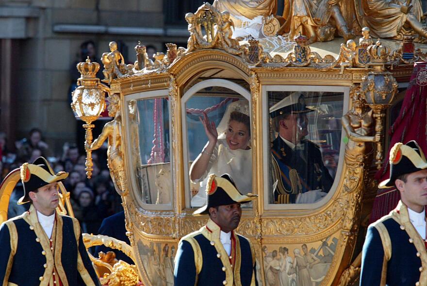 Ολλανδία: Ο βασιλιάς «κλειδώνει» τη χρυσή ιππήλατη άμαξα με τη ρατσιστική διακόσμηση