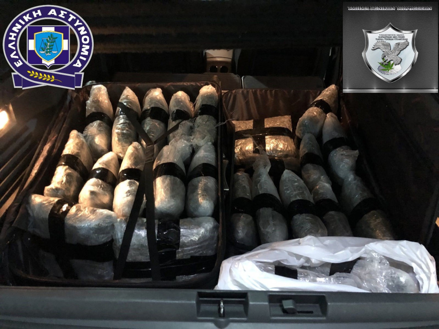 Συνελήφθη 57χρονος με 30 κιλά χασίς κι ένα καλάσνικοφ στη Θεσσαλονίκη