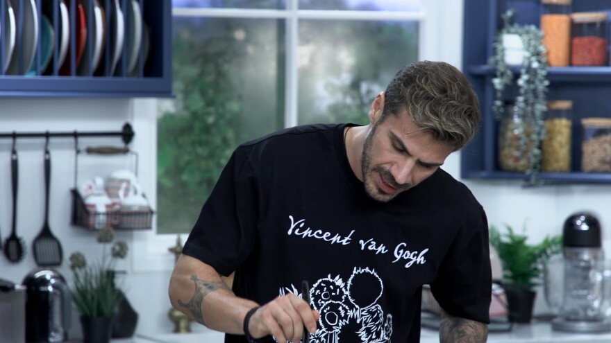 «Kitchen Lab»: Συνταγές με ιταλικό αέρα προτείνει ο Άκης Πετρετζίκης