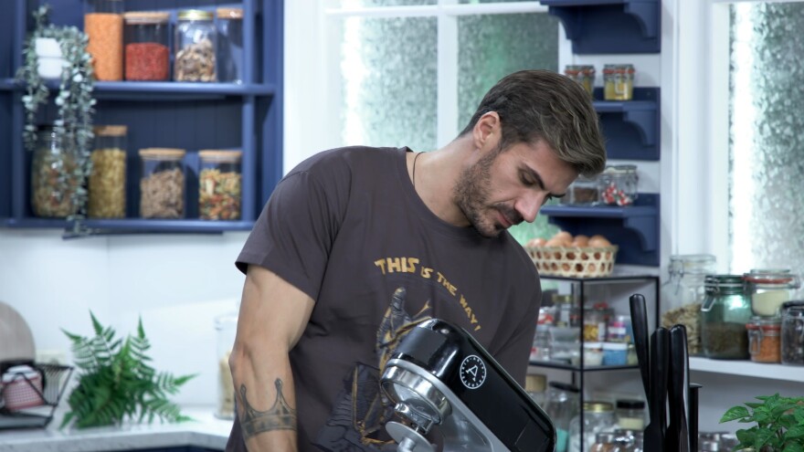 «Kitchen Lab»: Συνταγές με ιταλικό αέρα προτείνει ο Άκης Πετρετζίκης