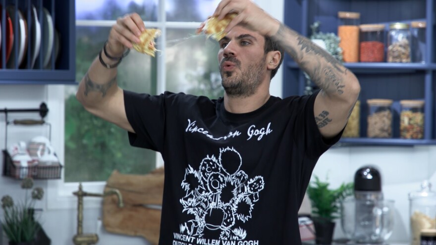 «Kitchen Lab»: Συνταγές με ιταλικό αέρα προτείνει ο Άκης Πετρετζίκης