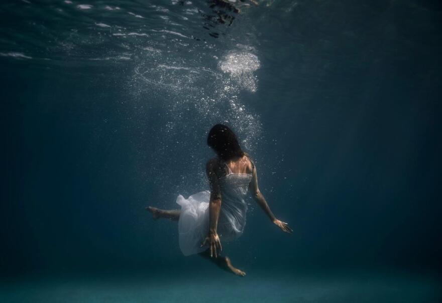 Ο Μιχαήλ Βαρθακούρης παρουσιάζει την πρώτη φωτογραφική του έκθεση