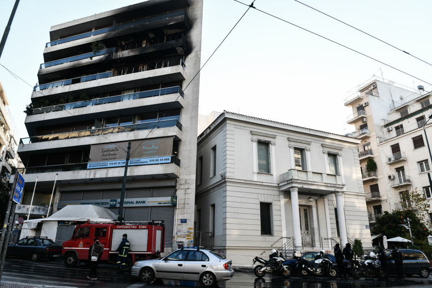 Φωτιά στην Αγίου Μελετίου: Νεκρός ο άνδρας που  ανασύρθηκε από το φλεγόμενο διαμέρισμα