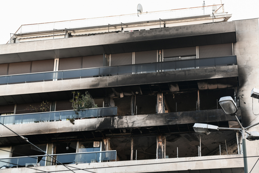 Φωτιά στην Αγίου Μελετίου: Νεκρός ο άνδρας που  ανασύρθηκε από το φλεγόμενο διαμέρισμα