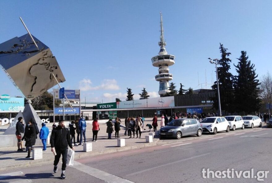 Θεσσαλονίκη: Μεγάλη ουρά για rapid test από τον ΕΟΔΥ στη ΔΕΘ (φωτογραφίες)