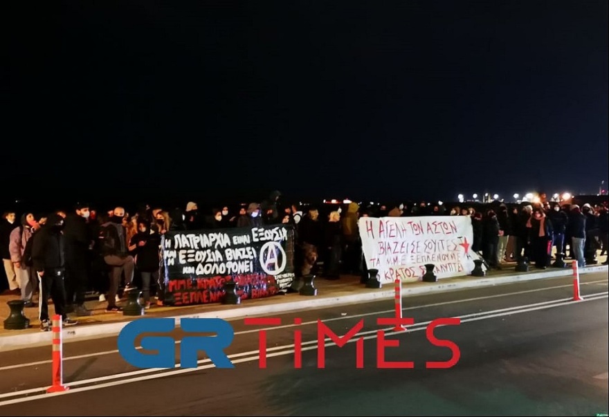 Θεσσαλονίκη: ΜΑΤ έξω από το Αχίλλειον - Συγκέντρωση και διαμαρτυρίες για τον βιασμό της 24χρονης