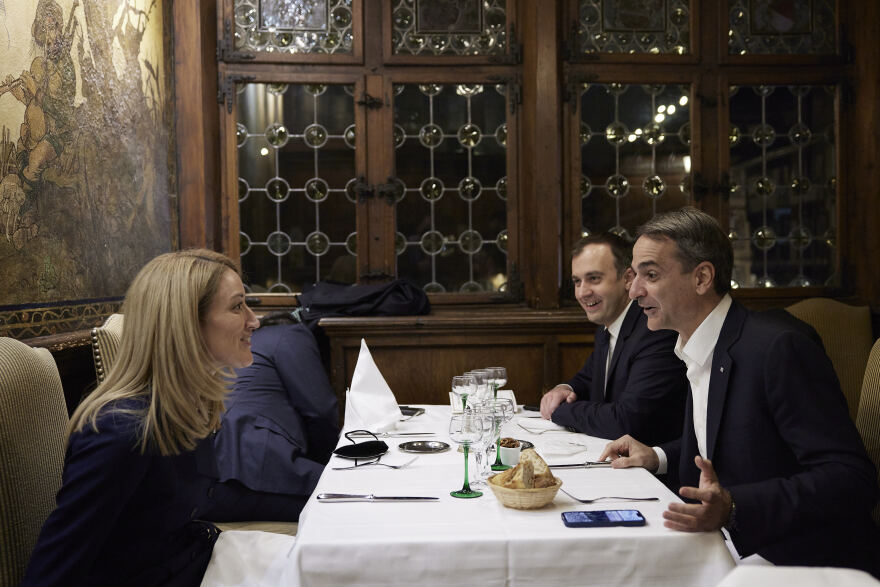 Δείπνο Μητσοτάκη με την προεδρεύουσα του Ευρωπαϊκού Κοινοβουλίου Ρομπέρτα Μετσόλα