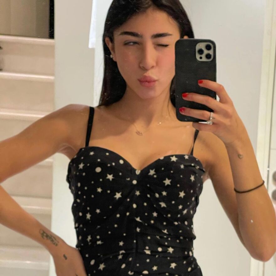 Η κόρη της Νατάσας Θεοδωρίδου φοράει το φόρεμα της μητέρας της μετά από 11 χρόνια 