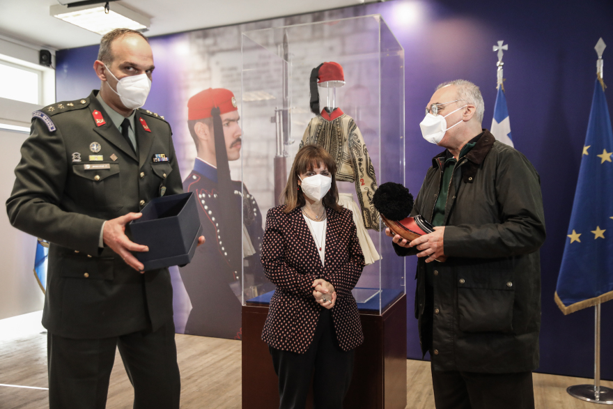 Πρόεδρος Δημοκρατίας: Η Κατερίνα Σακελλαροπούλου επισκέφθηκε την Προεδρική Φρουρά