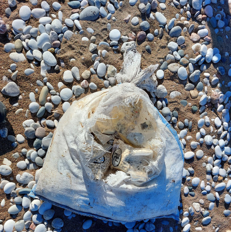 Χιλιάδες ναρκωτικά χάπια σε συσκευασίες με... σβάστικα εντοπίστηκαν σε παραλίες της Ρόδου και της Μεγίστης