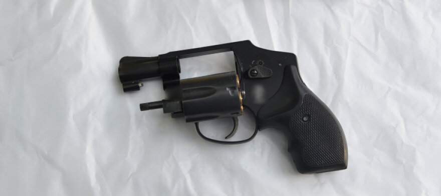 H συμμορία με τα καλάσνικοφ, τις αστυνομικές στολές και τις λαστιχένιες μάσκες ετοίμαζε μεγάλη ληστεία