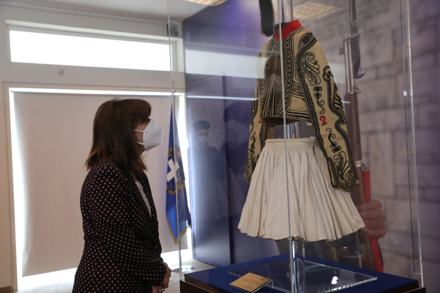 Πρόεδρος Δημοκρατίας: Η Κατερίνα Σακελλαροπούλου επισκέφθηκε την Προεδρική Φρουρά