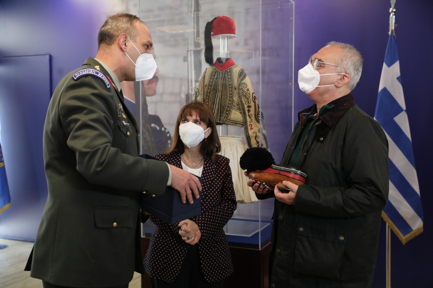 Πρόεδρος Δημοκρατίας: Η Κατερίνα Σακελλαροπούλου επισκέφθηκε την Προεδρική Φρουρά