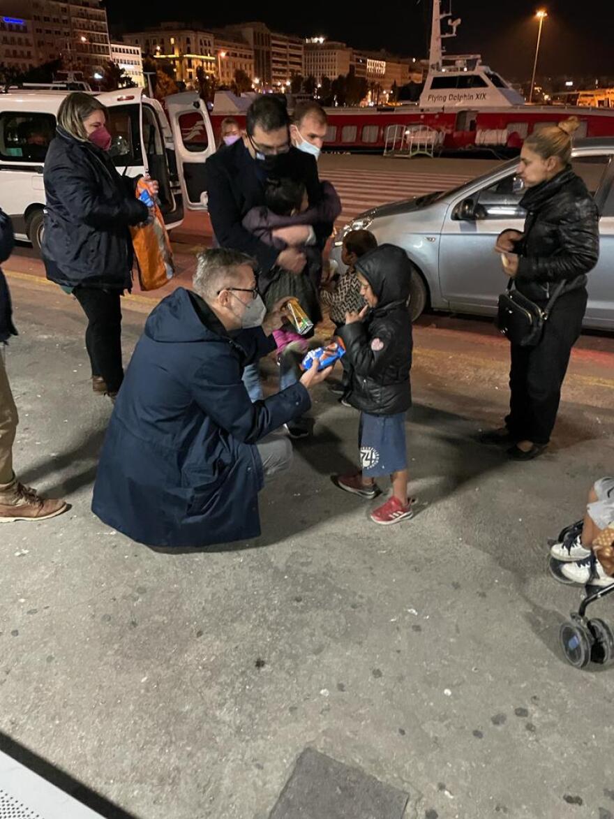 Με τους «Γιατρούς του Κόσμου» στον Πειραιά ο Άκης Σκέρτσος