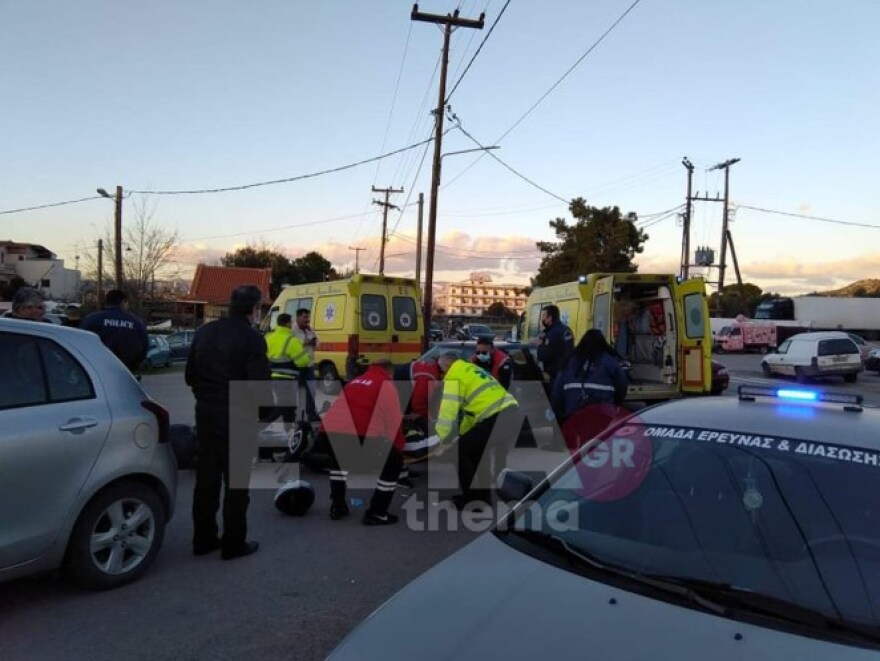 Εύβοια: Δύο τραυματίες μετά από σύγκρουση ΙΧ με μηχανάκι στη Νέα Αρτάκη