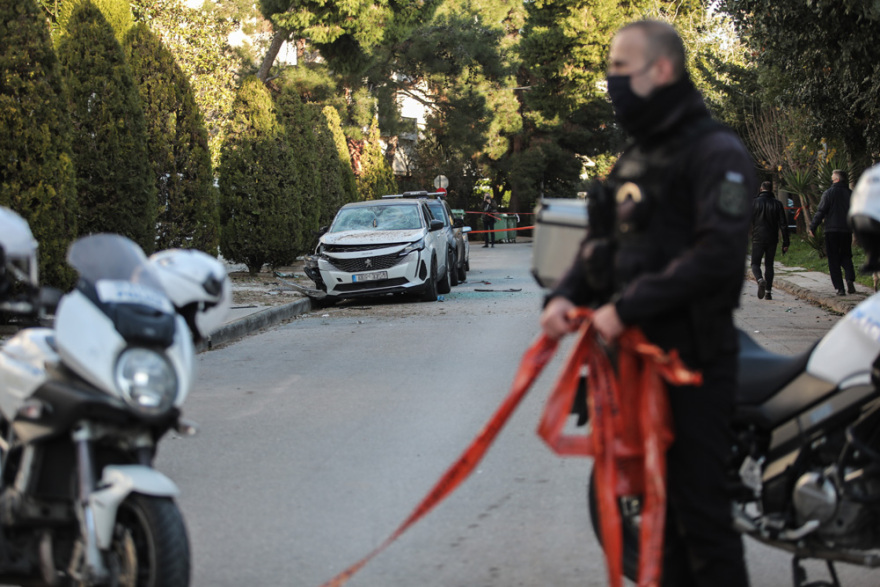 Τους «βομβιστές της Γλυφάδας» ψάχνει η Δίωξη Εκβιαστών - Τι ερευνά 