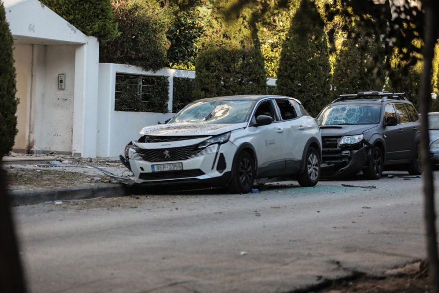 Τους «βομβιστές της Γλυφάδας» ψάχνει η Δίωξη Εκβιαστών - Τι ερευνά 