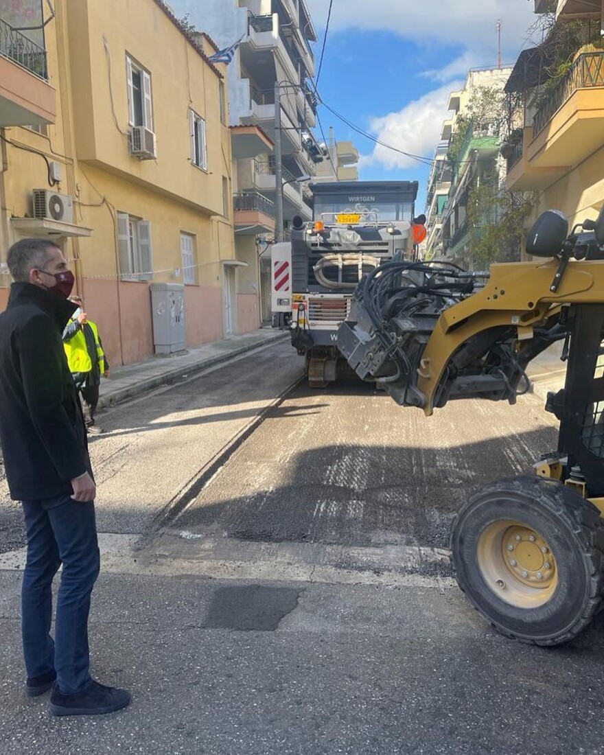 Μπακογιάννης: Πραγματοποίησε αυτοψία στο μεγάλο έργο ασφαλτόστρωσης στα Κάτω Πατήσια (φωτογραφίες)