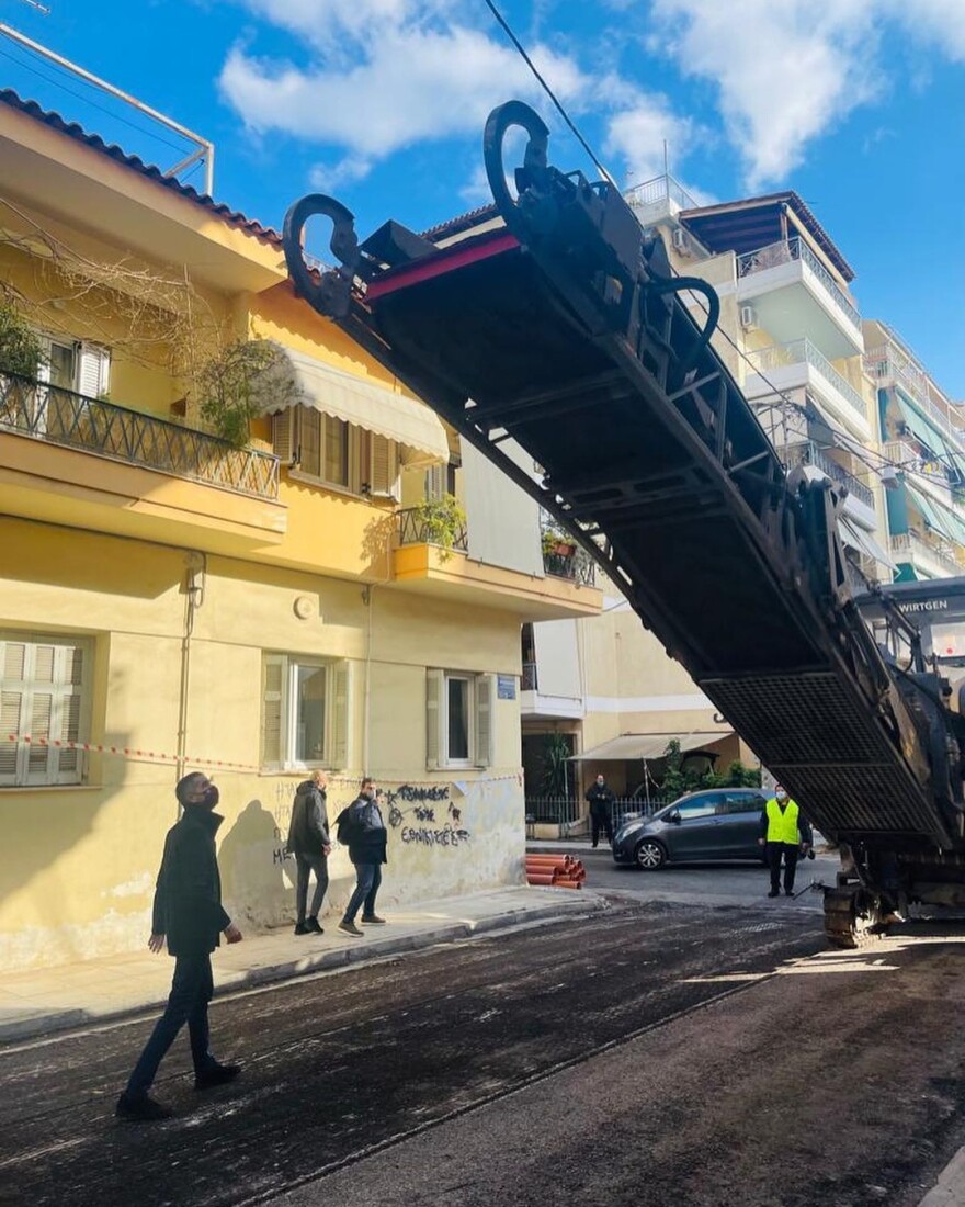 Μπακογιάννης: Πραγματοποίησε αυτοψία στο μεγάλο έργο ασφαλτόστρωσης στα Κάτω Πατήσια (φωτογραφίες)