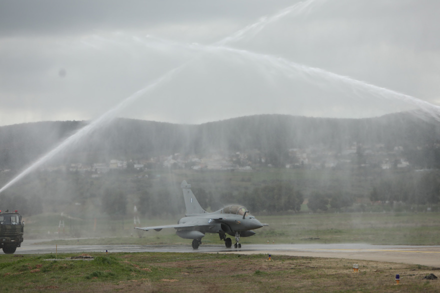 Τα Rafale στην Ελλάδα: «Ελλάδα θα φανούμε αντάξιοι των προσδοκιών σου» είπε ο αρχηγός των έξι «γερακιών»