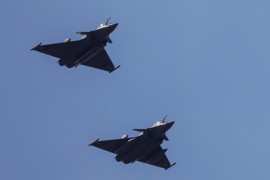  Έφτασαν στην Τανάγρα τα πρώτα Rafale από τη Γαλλία - Πέταξαν πάνω από την Ακρόπολη