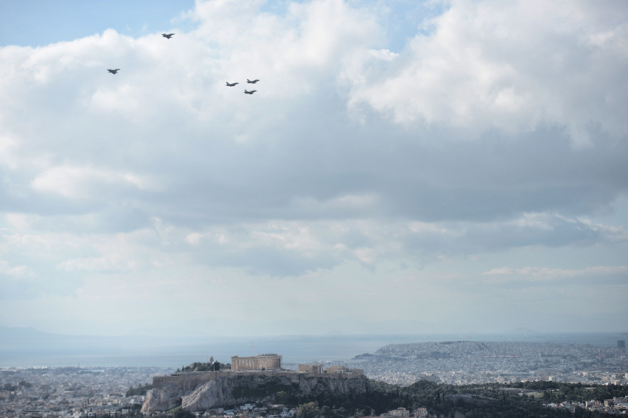  Έφτασαν στην Τανάγρα τα πρώτα Rafale από τη Γαλλία - Πέταξαν πάνω από την Ακρόπολη