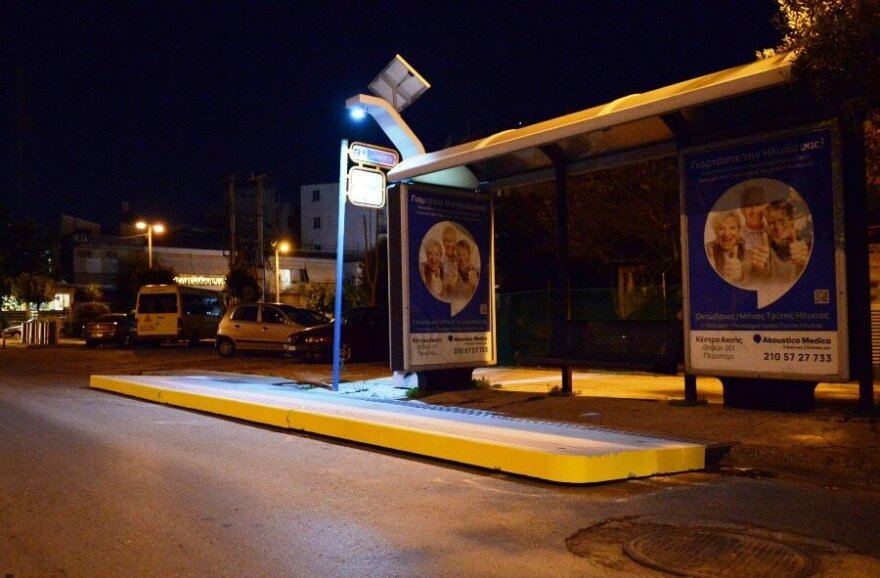 ΑμεΑ: Ειδικές βάσεις σε 74 στάσεις λεωφορείων και τρόλεϊ