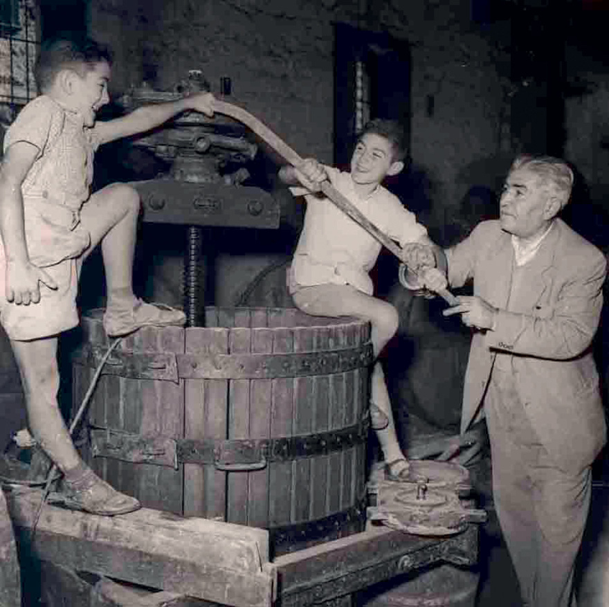 «Η ζωή είναι ένας τρύγος» - Όταν ο Γιάννης Μπουτάρης μιλούσε στο «Gala» για την πολιτική, τις γυναίκες και τα εγγόνια του