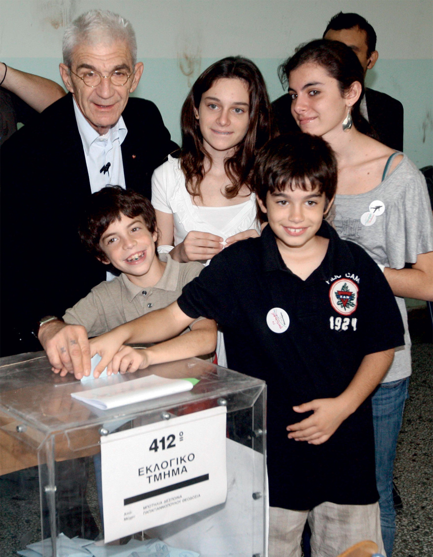 «Η ζωή είναι ένας τρύγος» - Όταν ο Γιάννης Μπουτάρης μιλούσε στο «Gala» για την πολιτική, τις γυναίκες και τα εγγόνια του