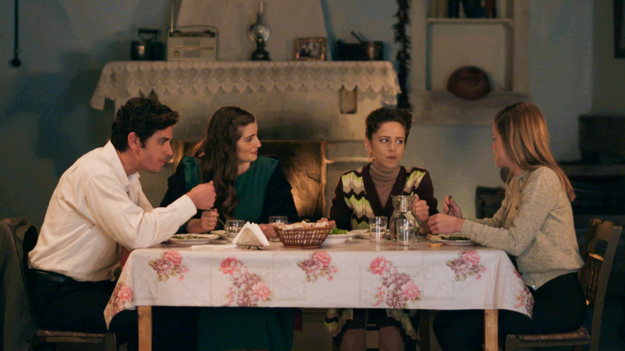 Στις «Άγριες Μέλισσες» μετά την αποκάλυψη της Μυρσίνης, η Ρένα δείχνει τις προθέσεις της στον Νικηφόρο