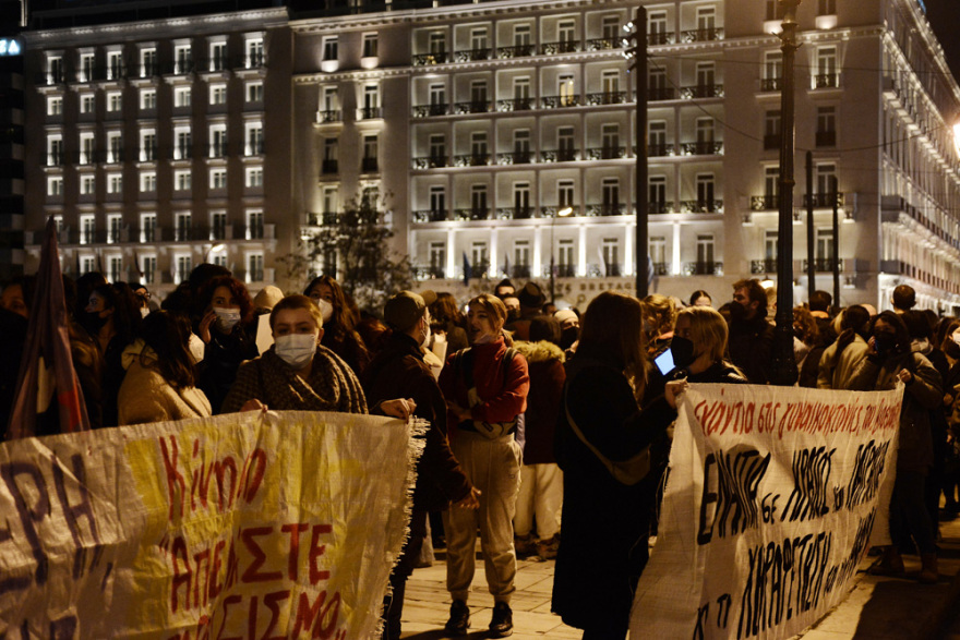 Πορεία διαμαρτυρίας στο Σύνταγμα για τον βιασμό της 24χρονης Γεωργίας