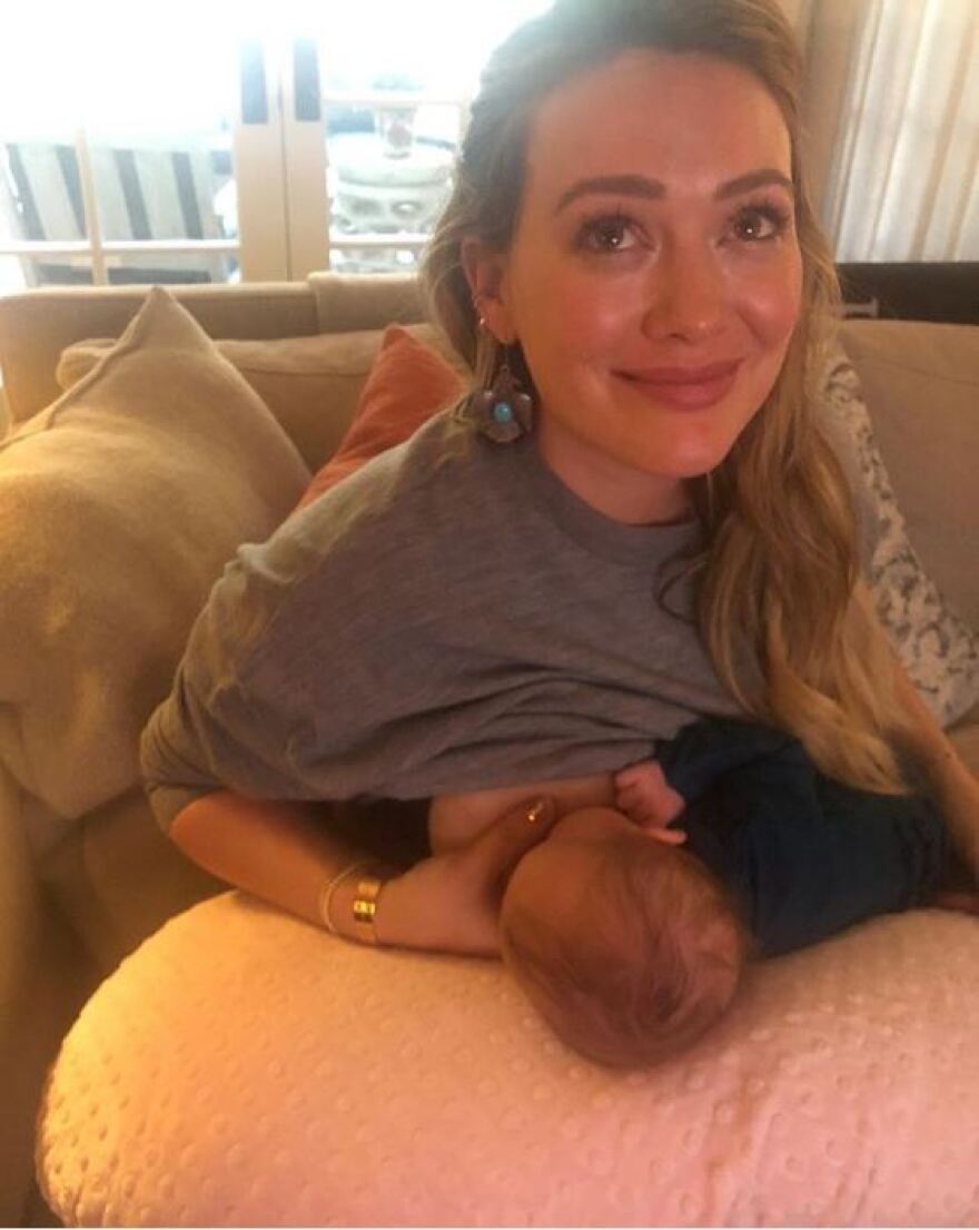 Η Ολίβια Μαν τα έχει βρει σκούρα με τον θηλασμό