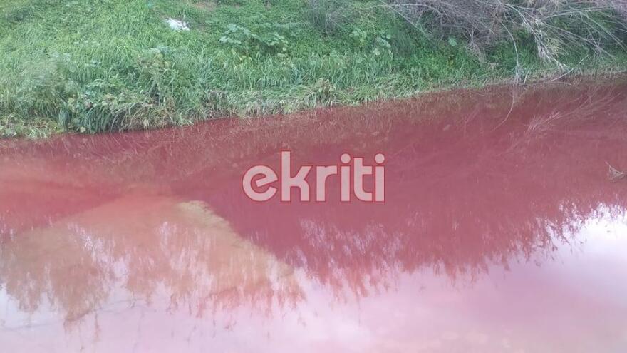 Στα κόκκινα «βάφτηκε» ο Γεροπόταμος του Ηρακλείου Κρήτης - Φωτογραφίες 