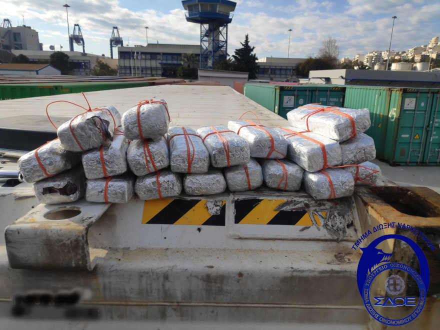 Μεγάλη επιχείρηση του ΣΔΟΕ: Εντόπισαν 13 κιλά κοκαΐνης σε πλοίο με μπανάνες