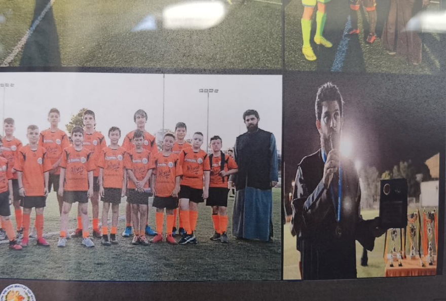 Ο σάτυρος ιερέας κατηγορεί το θύμα του: Η 17χρονη έχει ψυχολογικά προβλήματα - Αυτή μου έστειλε μήνυμα σεξουαλικού περιεχομένου