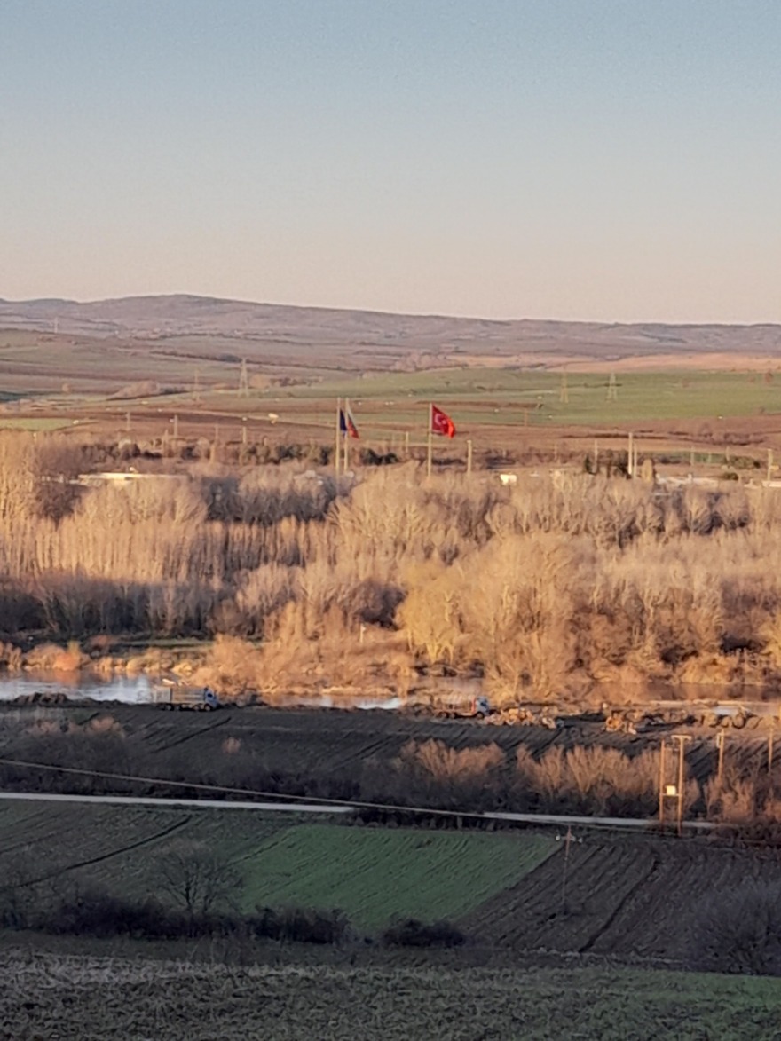 Στα «αζήτητα» η ελληνική σημαία στο Τριεθνές του Έβρου