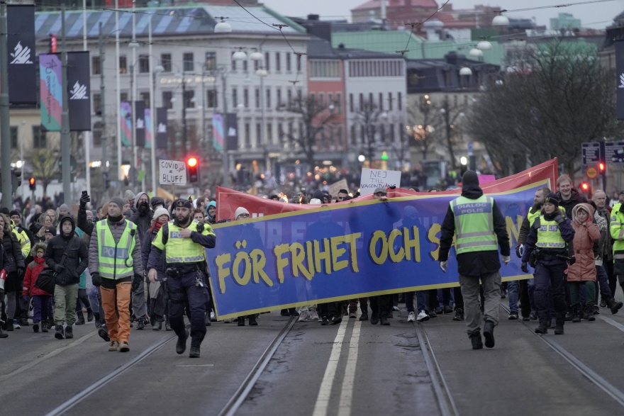 Σουηδία: Διαδηλώσεις κατά του εμβολιαστικού πάσου σε Στοκχόλμη και Γκέτεμποργκ  - Φωτογραφίες