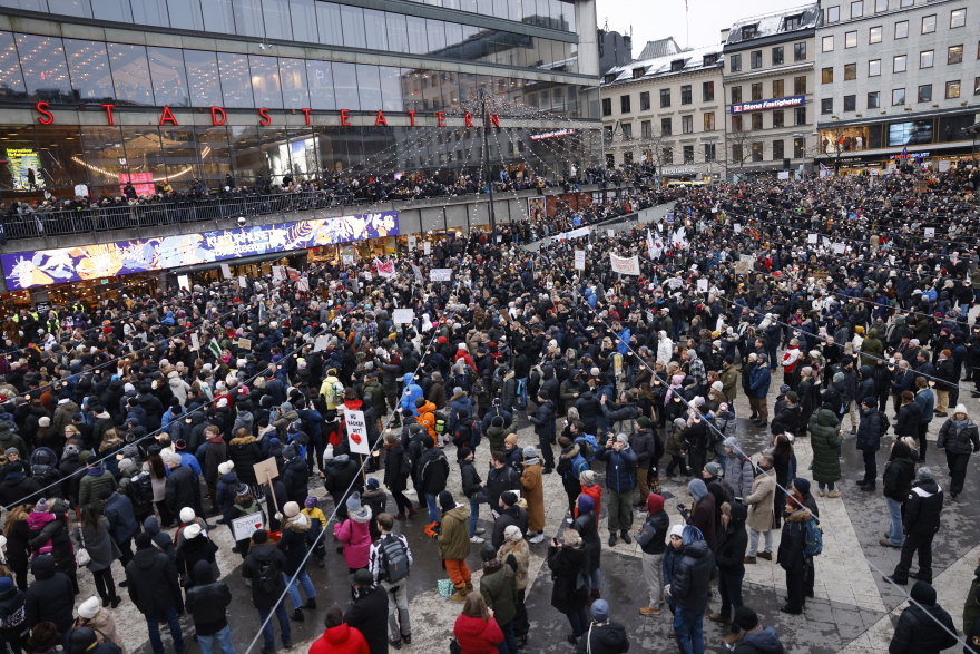 Σουηδία: Διαδηλώσεις κατά του εμβολιαστικού πάσου σε Στοκχόλμη και Γκέτεμποργκ  - Φωτογραφίες