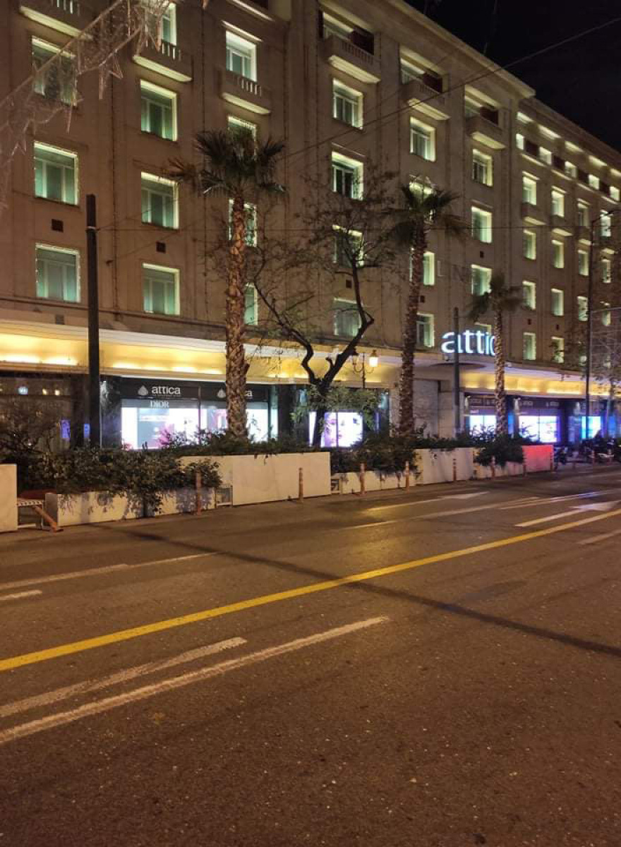 Βανδάλισαν το άγαλμα του Κολοκοτρώνη στην Αθήνα με συνθήματα κατά των βιαστών