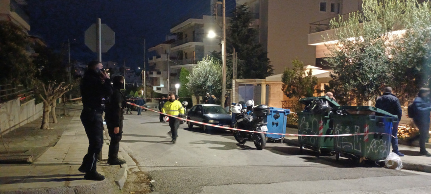 Πυροβολισμοί στην Βούλα, τραυματίστηκαν τρεις άνθρωποι  - Ανθρωποκυνηγητό από την ΕΛΑΣ για τον εντοπισμό των δραστών