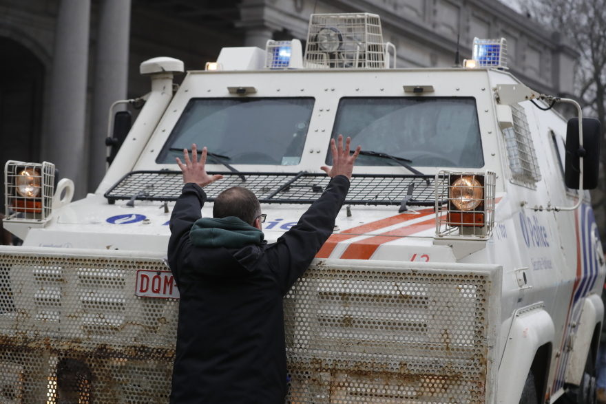 Βέλγιο: Επεισόδια σε διαδήλωση κατά των μέτρων για την πανδημία  