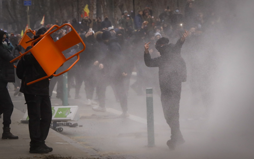 Βέλγιο: Επεισόδια σε διαδήλωση κατά των μέτρων για την πανδημία  