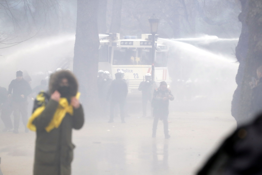 Βέλγιο: Επεισόδια σε διαδήλωση κατά των μέτρων για την πανδημία  