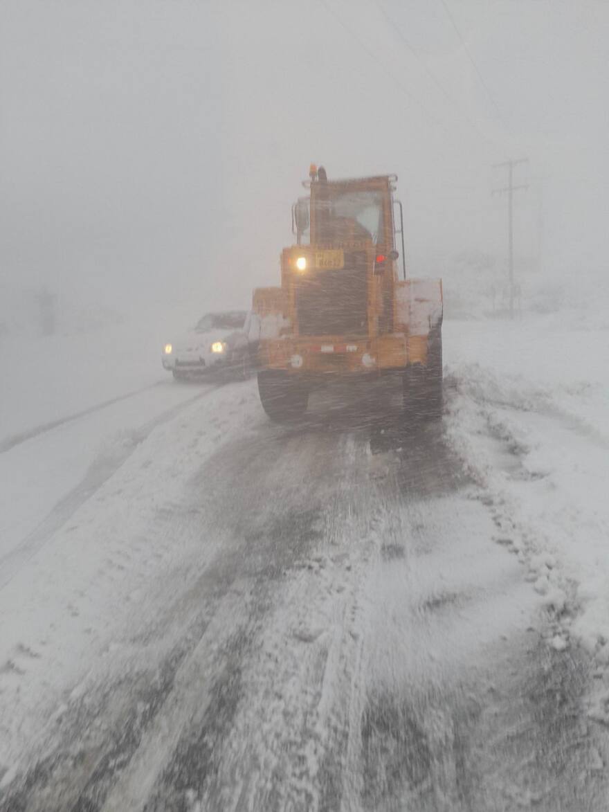 Κακοκαιρία «Ελπίς»: Στα λευκά η Τήνος (Φωτογραφίες)