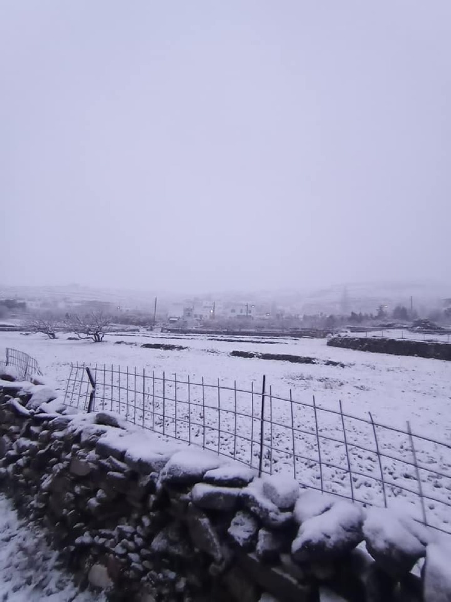 Κακοκαιρία «Ελπίς»: Στα λευκά η Τήνος (Φωτογραφίες)