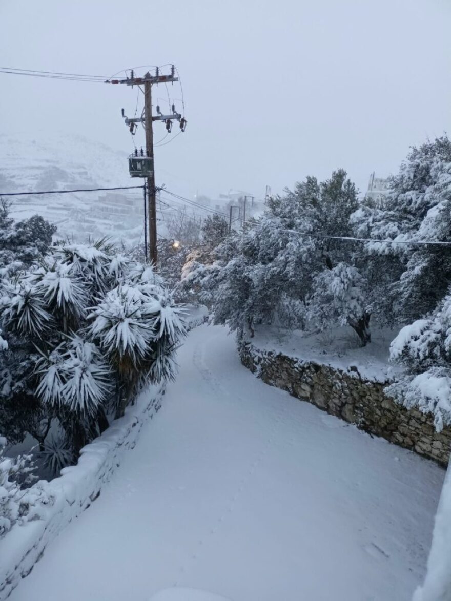 Καιρός: Στα «λευκά» η Εύβοια και νησιά των Κυκλάδων, χιόνισε και στα βόρεια προάστια της Αθήνας - Πώς θα εξελιχθεί η «Ελπίς»