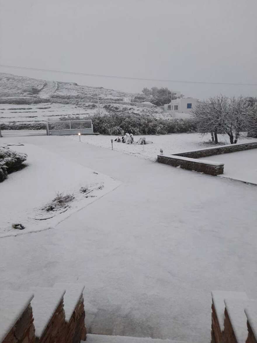Καιρός: Στα «λευκά» η Εύβοια και νησιά των Κυκλάδων, χιόνισε και στα βόρεια προάστια της Αθήνας - Πώς θα εξελιχθεί η «Ελπίς»