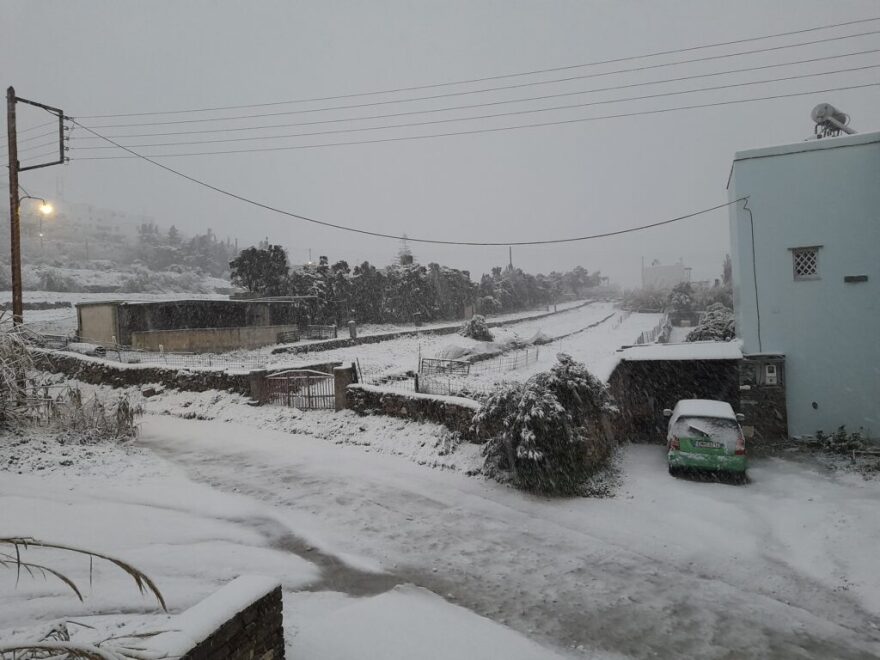 Κακοκαιρία «Ελπίς»: Στα λευκά η Τήνος (Φωτογραφίες)