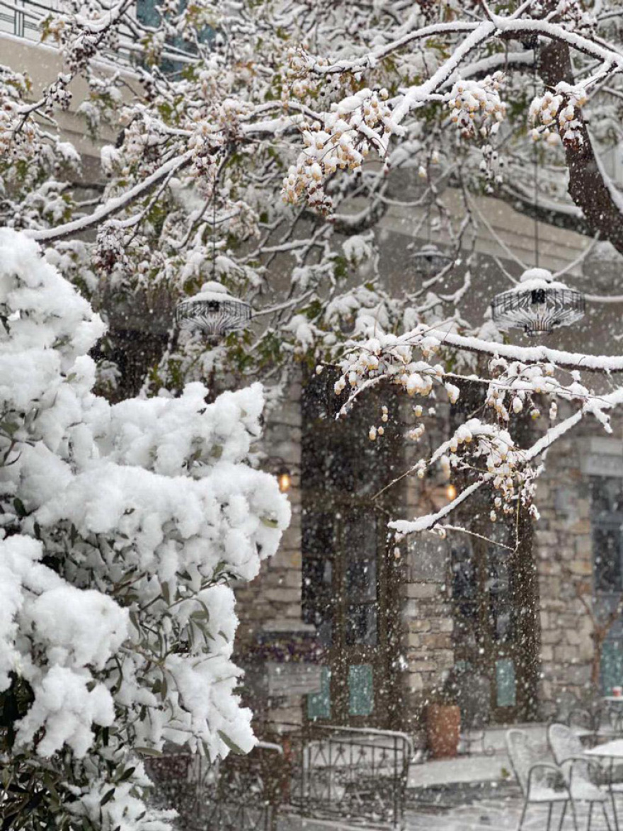Καιρός: Στα «λευκά» η Εύβοια και νησιά των Κυκλάδων, χιόνισε και στα βόρεια προάστια της Αθήνας - Πώς θα εξελιχθεί η «Ελπίς»