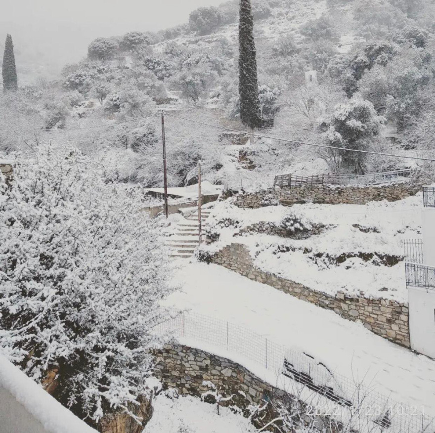 Καιρός: Στα «λευκά» η Εύβοια και νησιά των Κυκλάδων, χιόνισε και στα βόρεια προάστια της Αθήνας - Πώς θα εξελιχθεί η «Ελπίς»